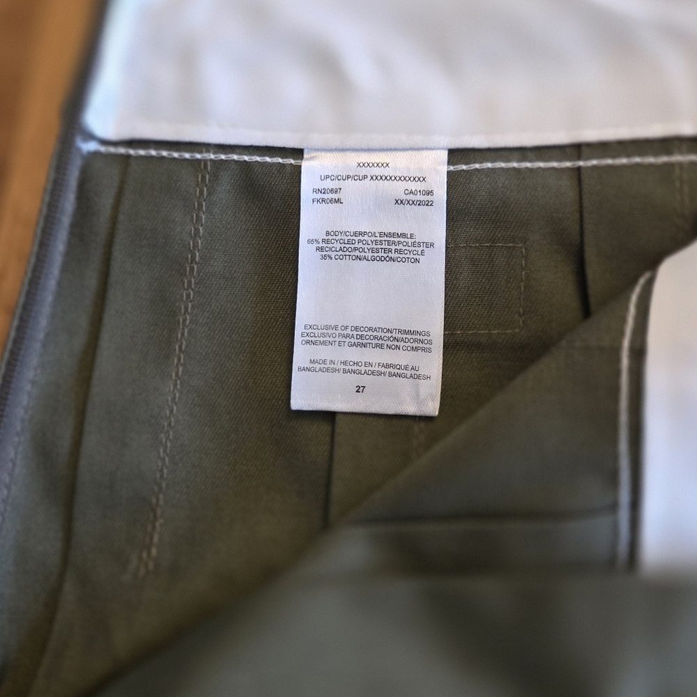 Classic Cotton/Polyester Green Pleated Skirt With White Whipstitching, Size 27 - Picture 4 of 6